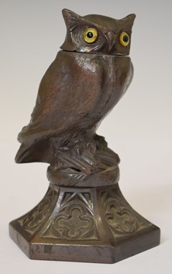 Lot 381 - Vintage cast metal owl table lighter