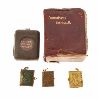 Lot 702 - Group of early 20th century miniature books