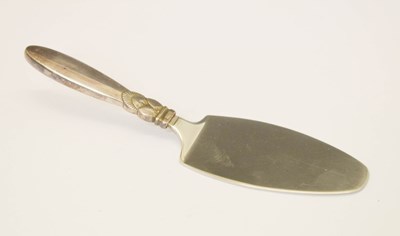 Lot 300 - Georg Jensen white metal handled Cactus pattern cake slice
