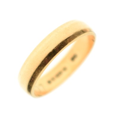 Lot 62 - 18ct gold wedding band