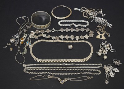 Lot 174 - Collection of silver and other white metal jewellery