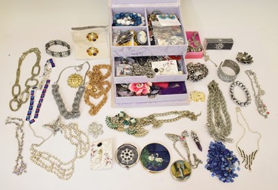 Lot 175 - Large collection of costume jewellery