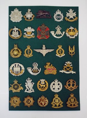 Lot 334 - Mixed group of cap badges