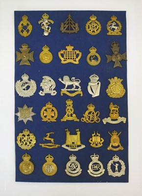Lot 335 - Mixed group of cap badges
