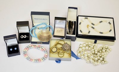 Lot 168 - Assorted costume jewellery