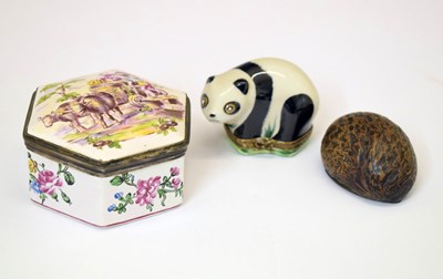Lot 394 - Three assorted trinket boxes