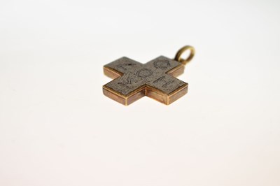 Lot 49 - Attributed to Castellani, 19th century micro-mosaic cross pendant