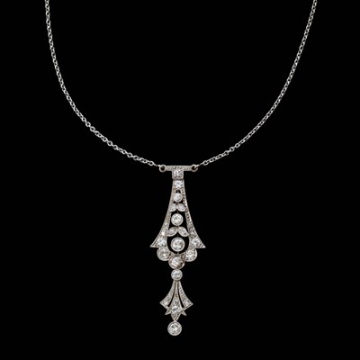 Lot 40 - Early 20th century Belle Epoque diamond white metal pendant necklace