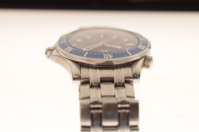 Lot 70 - Omega - Gentleman's Seamaster Professional stainless steel bracelet watch
