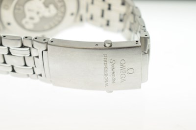 Lot 70 - Omega - Gentleman's Seamaster Professional stainless steel bracelet watch