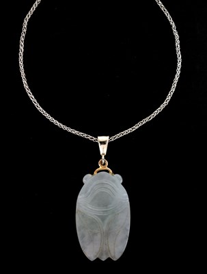 Lot 39 - Carved jade Cicadas pendant on white metal (14K) chain