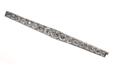 Lot 27 - Early 20th century French diamond 18ct white gold brooch