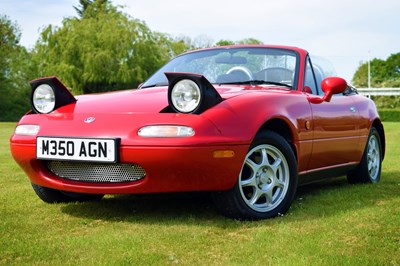 Lot 1 - 1994 Mazda MX5 two-door convertible 1.8 iS