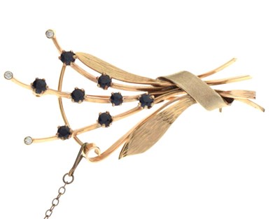 Lot 48 - 9ct gold floral spray brooch