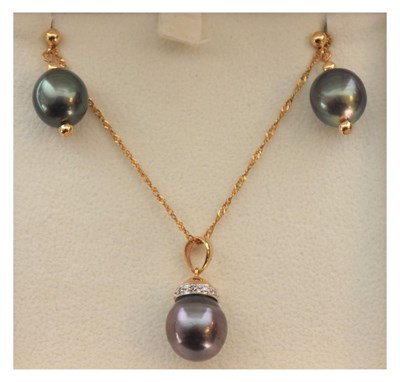 Lot 83 - Cultured 'South Sea' pearl suite