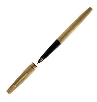 Lot 164 - Parker '61' 9ct gold cased fountain pen