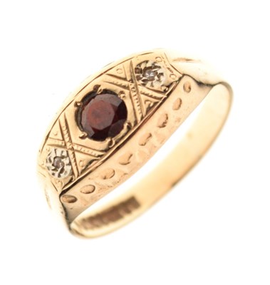 Lot 10 - 9ct gold ring