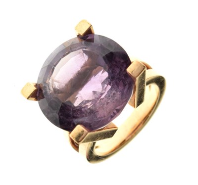 Lot 29 - Large amethyst single stone ring