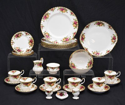 Lot 401 - Quantity of Royal Albert 'Old Country Roses' tea and dinner wares