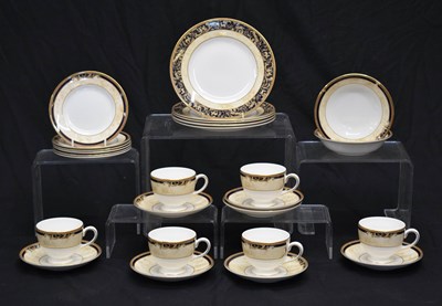Lot 402 - Quantity of Wedgwood Cornucopia dinner and tea wares