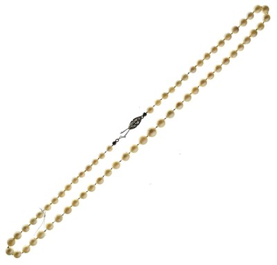 Lot 54 - Graduated row of cultured pearls