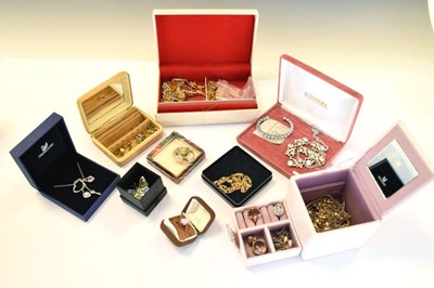 Lot 102 - Collection of costume jewellery