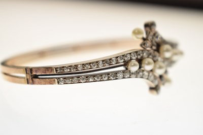Lot 34 - Late 19th / early 20th century diamond and pearl hinged bangle