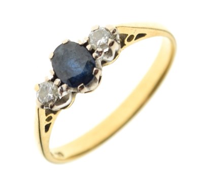 Lot 5 - 18ct gold three-stone ring