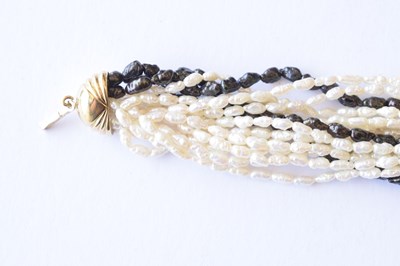 Lot 37 - Freshwater pearl yellow metal necklace and matching bracelet set