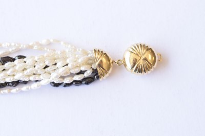 Lot 37 - Freshwater pearl yellow metal necklace and matching bracelet set