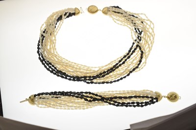 Lot 37 - Freshwater pearl yellow metal necklace and matching bracelet set