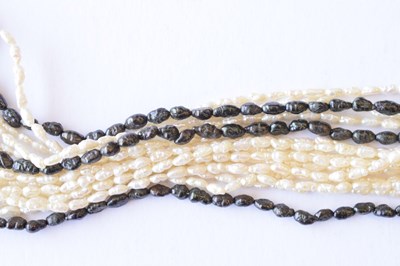 Lot 37 - Freshwater pearl yellow metal necklace and matching bracelet set