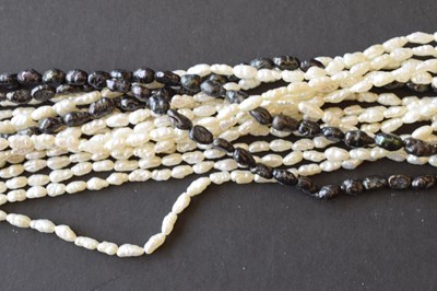 Lot 37 - Freshwater pearl yellow metal necklace and matching bracelet set