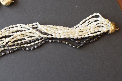 Lot 37 - Freshwater pearl yellow metal necklace and matching bracelet set
