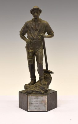 Lot 272 - Early 20th Century Italian bronze figure of a labourer