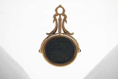 Lot 41 - Late Georgian unmarked yellow metal and bloodstone swivel fob seal