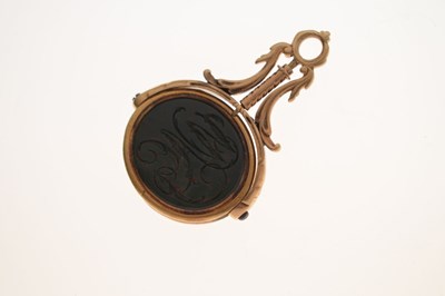 Lot 41 - Late Georgian unmarked yellow metal and bloodstone swivel fob seal