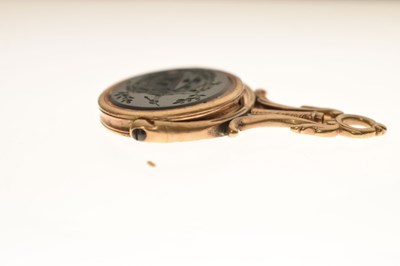 Lot 41 - Late Georgian unmarked yellow metal and bloodstone swivel fob seal