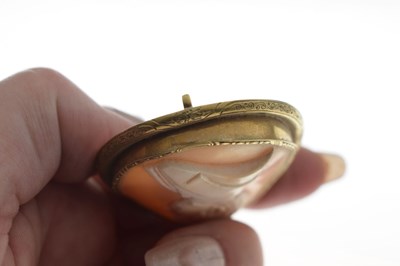 Lot 40 - 19th century Neapolitan carved shell cameo depicting a gentleman