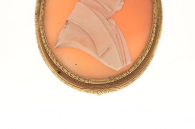 Lot 40 - 19th century Neapolitan carved shell cameo depicting a gentleman