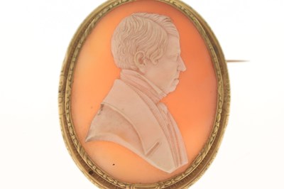 Lot 40 - 19th century Neapolitan carved shell cameo depicting a gentleman