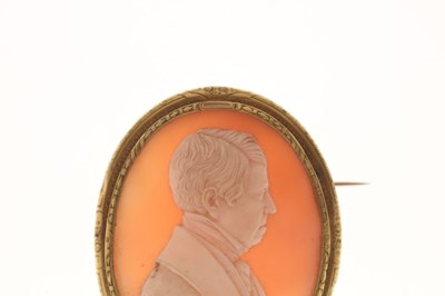 Lot 40 - 19th century Neapolitan carved shell cameo depicting a gentleman