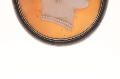 Lot 39 - 19th century Neapolitan carved shell cameo depicting a classical lady
