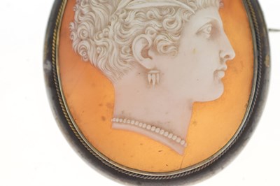 Lot 39 - 19th century Neapolitan carved shell cameo depicting a classical lady