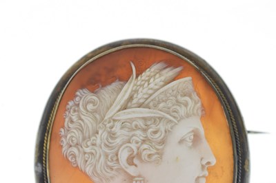 Lot 39 - 19th century Neapolitan carved shell cameo depicting a classical lady