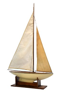 Lot 303 - 20th Century large pond yacht