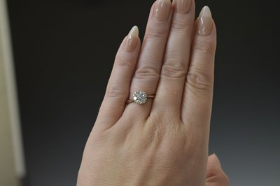 Lot 16 - Diamond 18ct white gold flower head ring