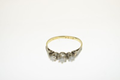 Lot 8 - Diamond yellow gold three-stone diamond ring