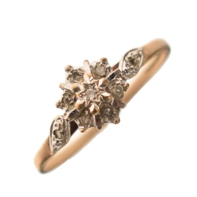 Lot 68 - Illusion set diamond 9ct gold cluster ring