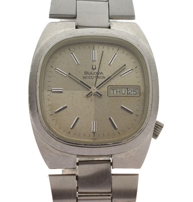 Lot 231 - Bulova - Accutron stainless steel bracelet watch